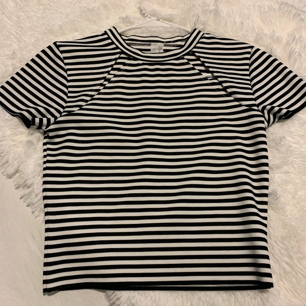 Black & white crop top